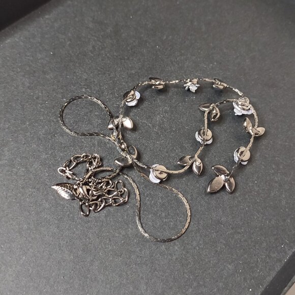 19 Inch Pretty Blue Flower Necklace - Picture 6 of 8